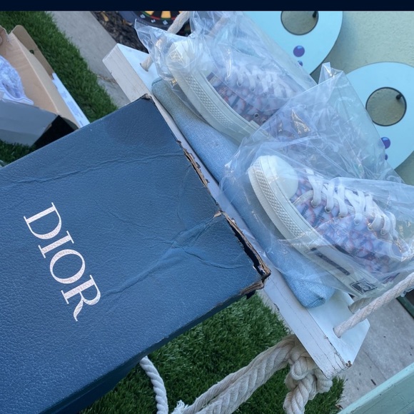 My brother only wearied them for 3 days he doesn’t like how they look I do . lmk - Picture 2 of 6